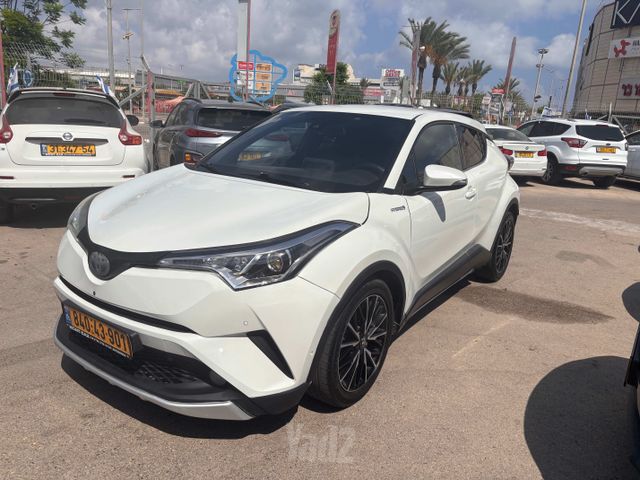 מודעת רכב טויוטה C-HR