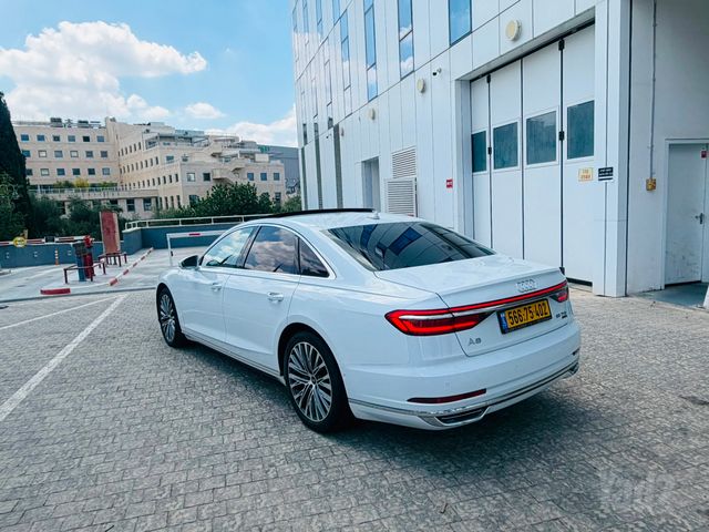 אאודי A8