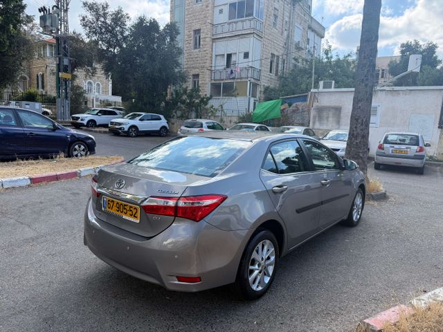 טויוטה קורולה