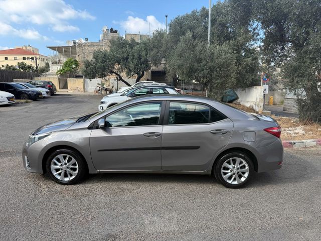 טויוטה קורולה