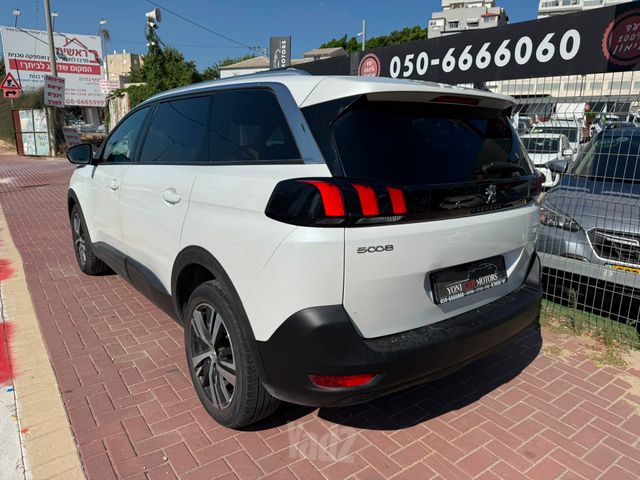 פיג'ו 5008