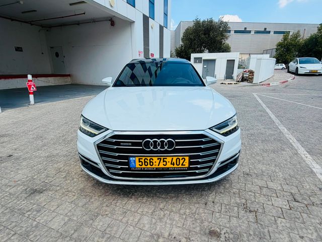 אאודי A8