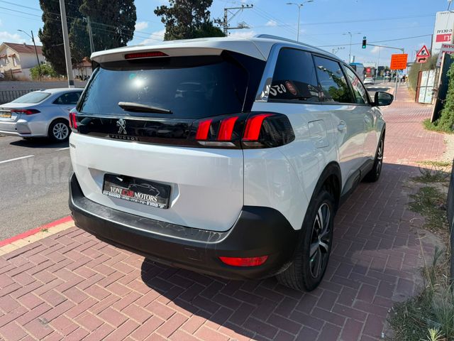 פיג'ו 5008