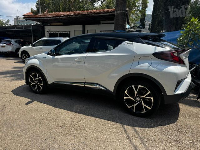 מודעת רכב טויוטה C-HR