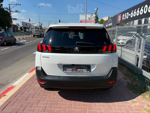 פיג'ו 5008