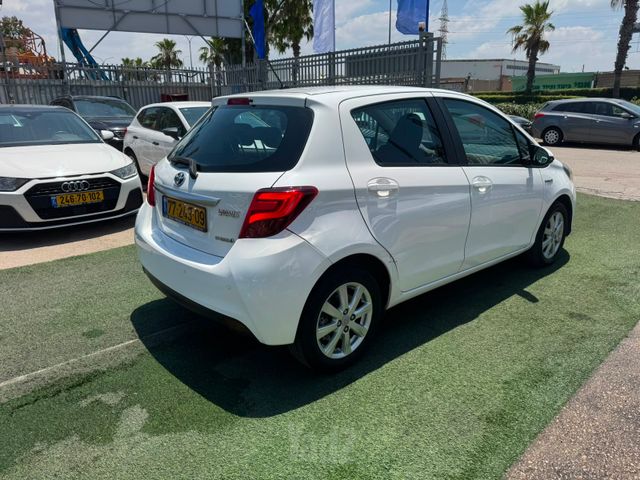 טויוטה יאריס