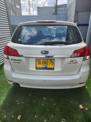 סובארו B4/לגאסי