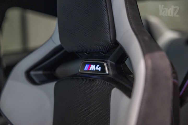 ב מ וו M4
