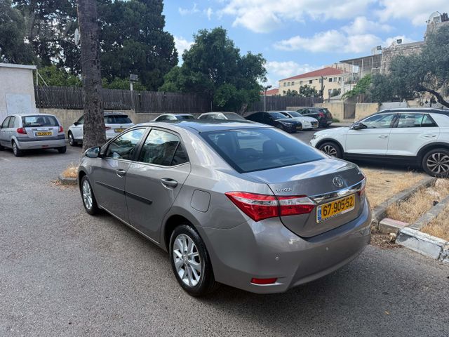 טויוטה קורולה