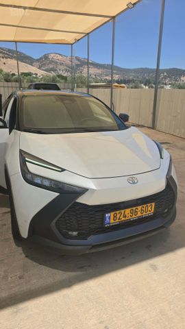 מודעת רכב טויוטה C-HR