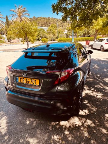 מודעת רכב טויוטה C-HR