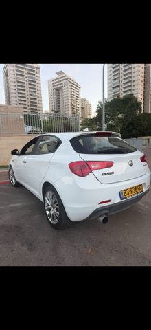 אלפא רומיאו ג'ולייטה