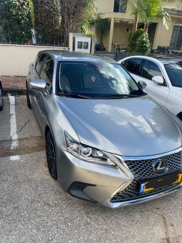 מודעת רכב לקסוס CT