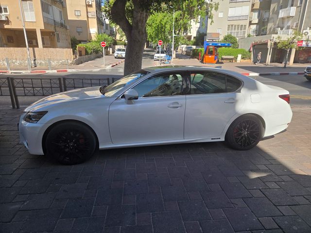 מודעת רכב לקסוס GS