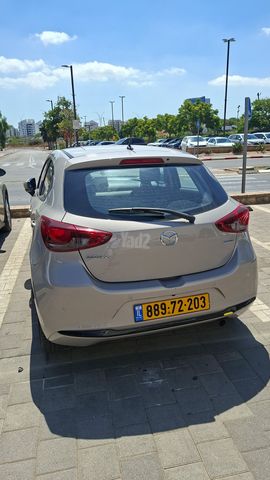 מודעת רכב מאזדה 2