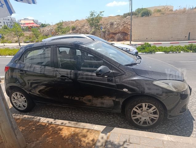 מודעת רכב מאזדה 2