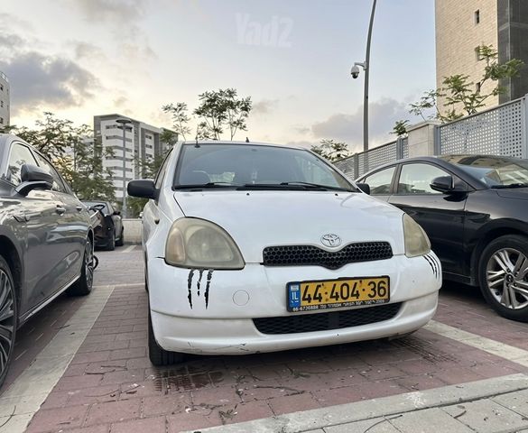 טויוטה יאריס