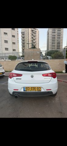אלפא רומיאו ג'ולייטה