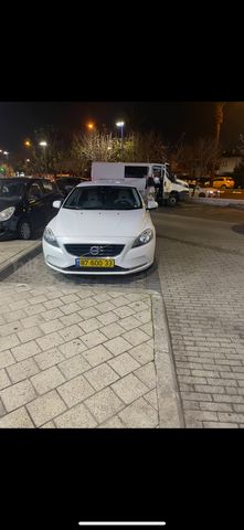 וולוו V40