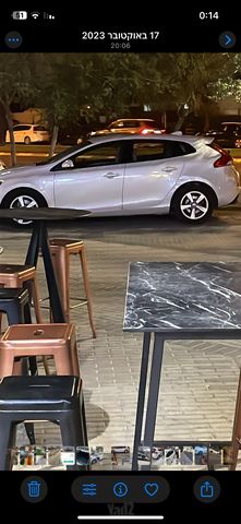 וולוו V40