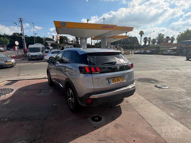 פיג'ו 3008