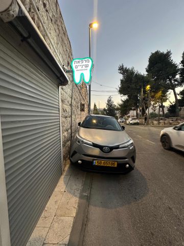 מודעת רכב טויוטה C-HR
