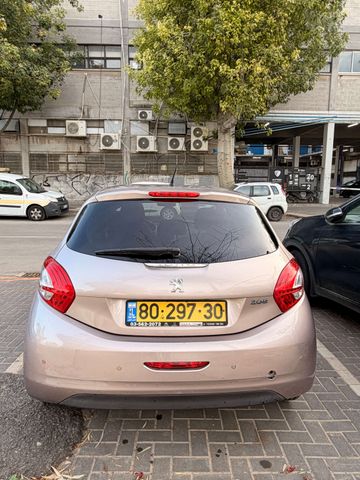 פיג'ו 208