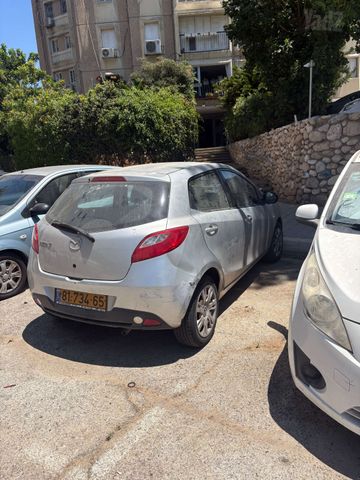 מודעת רכב מאזדה 2