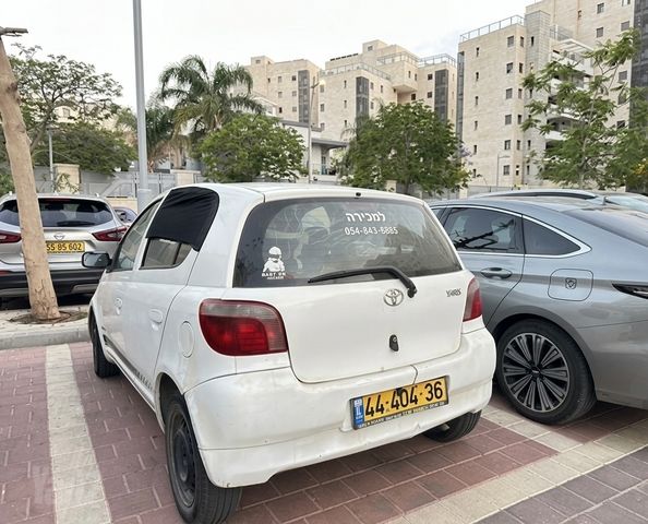 טויוטה יאריס