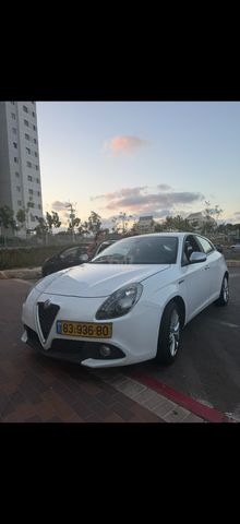מודעת רכב אלפא רומיאו ג'ולייטה
