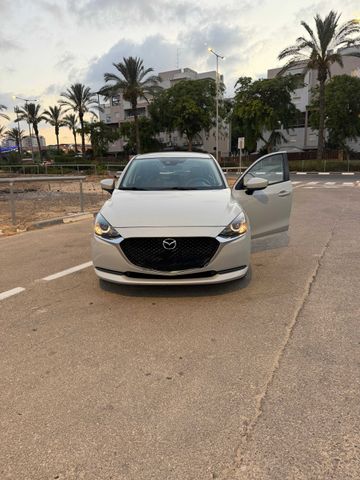 מודעת רכב מאזדה 2