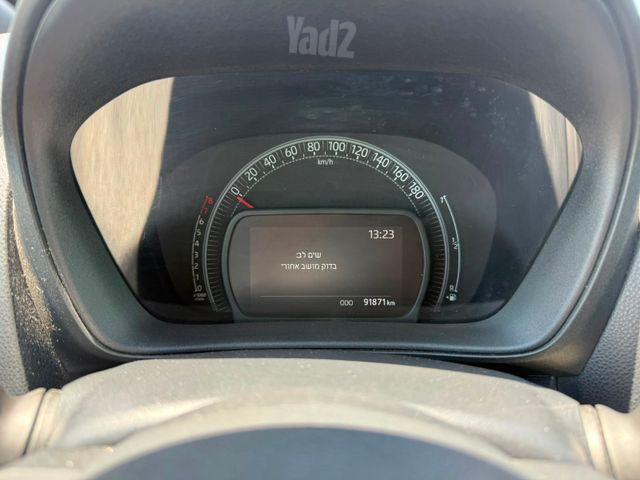 טויוטה אייגו X