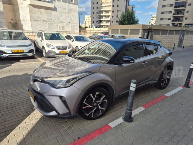 מודעת רכב טויוטה C-HR