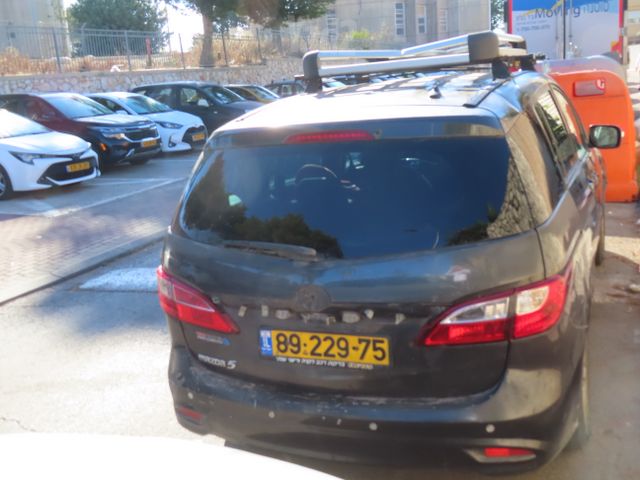 מודעת רכב מאזדה 5