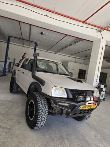 מיצובישי טרייטון / L200
