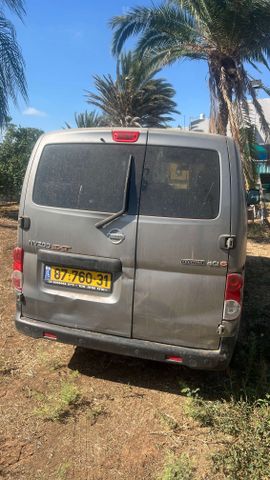 ניסאן NV200