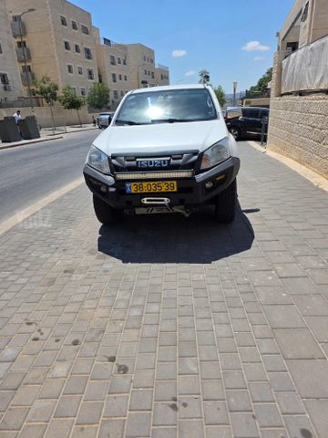 איסוזו די-מקס
