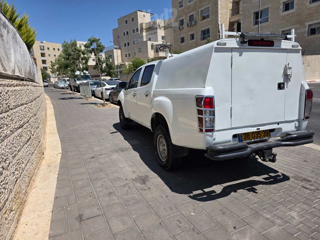 איסוזו די-מקס