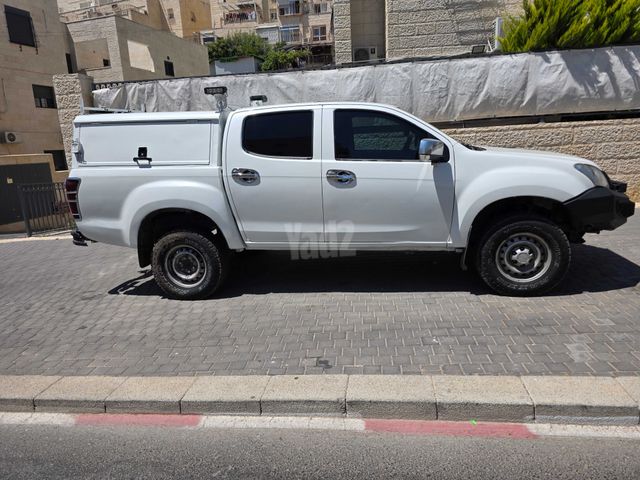 איסוזו די-מקס