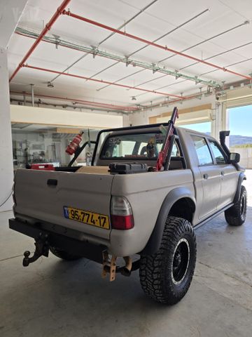 מיצובישי טרייטון / L200