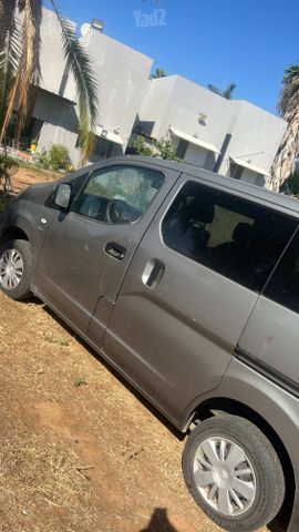 ניסאן NV200