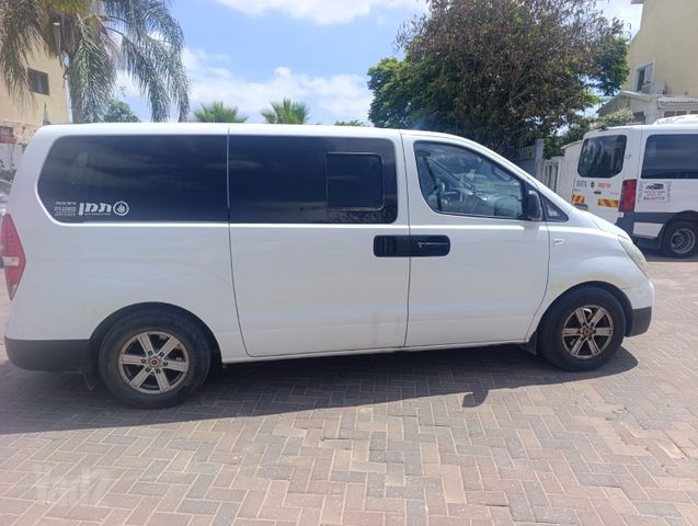 יונדאי H-1 / i800
