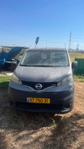 ניסאן NV200