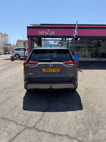 טויוטה RAV4