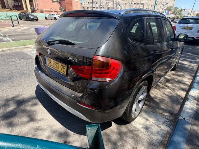 ב מ וו X1