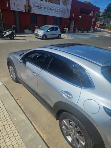 מודעת רכב מאזדה CX-30