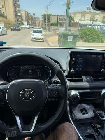 טויוטה RAV4