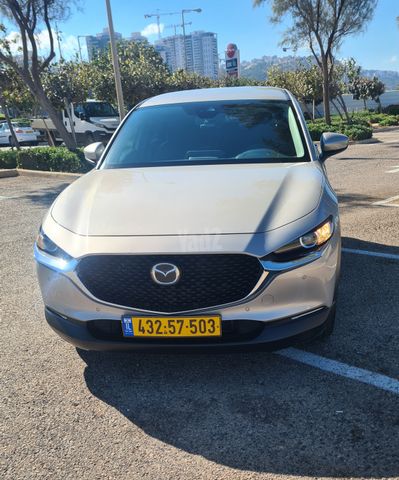 מודעת רכב מאזדה CX-30