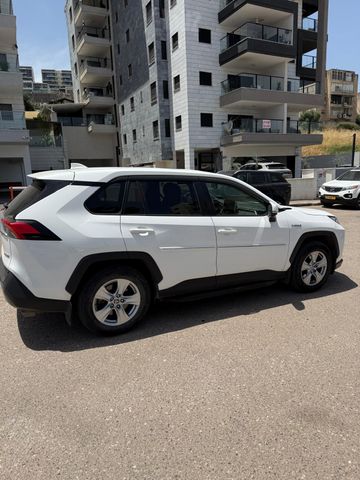 טויוטה RAV4