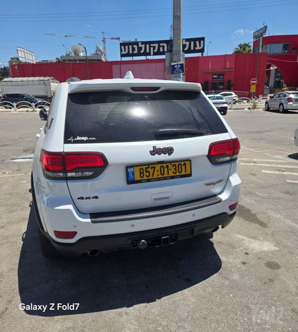 מודעת רכב ג'יפ גרנד צ'ירוקי